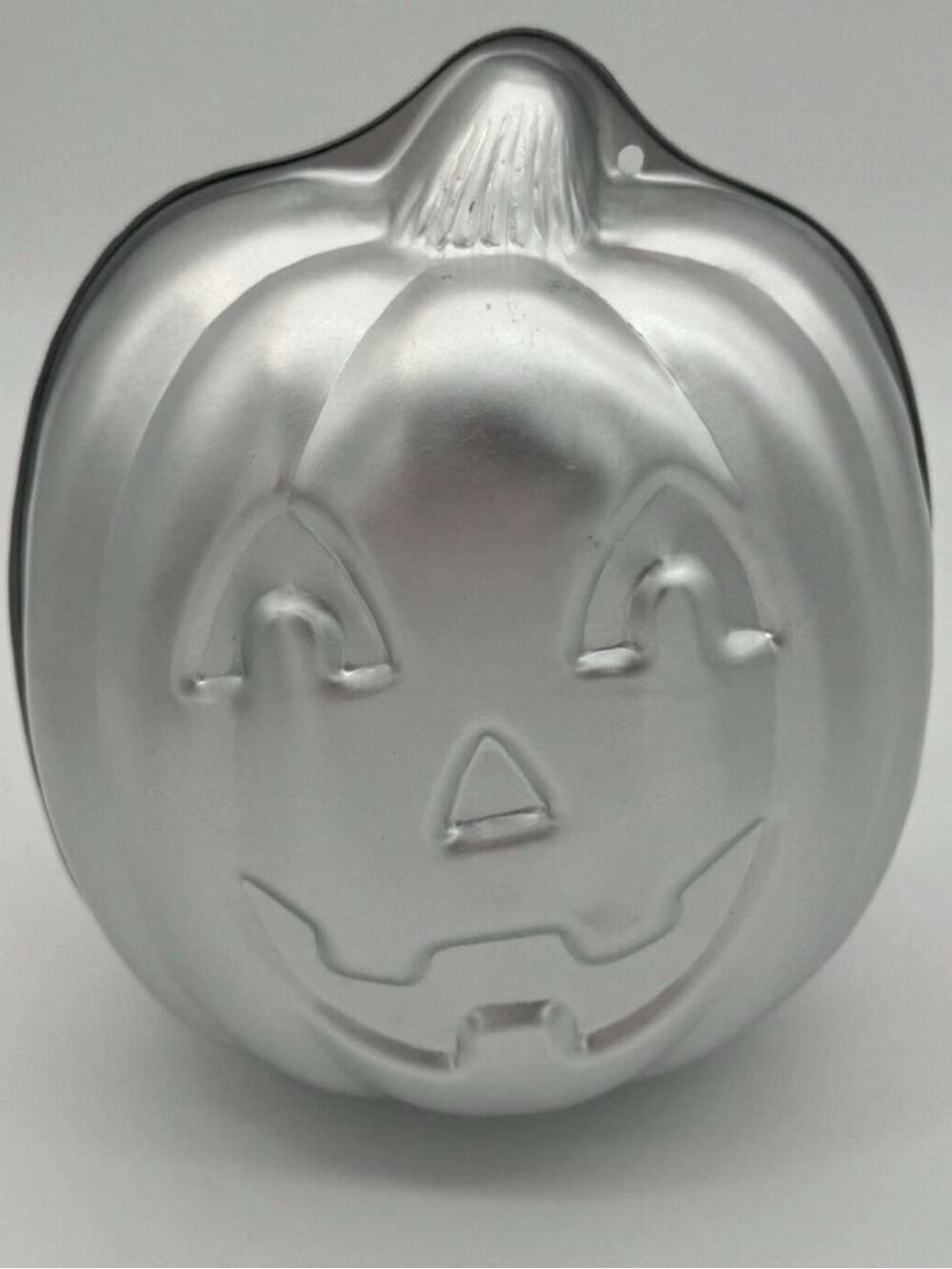 Wilton 3D Cake pan Halloween Stand Up
JACK-O-LANTERN Pumpkin
Baking Party - Picture 7 of 9